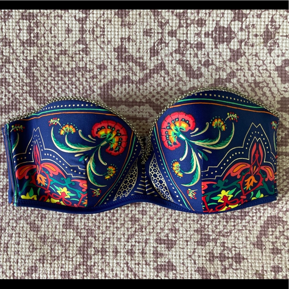 Strapless bikini top